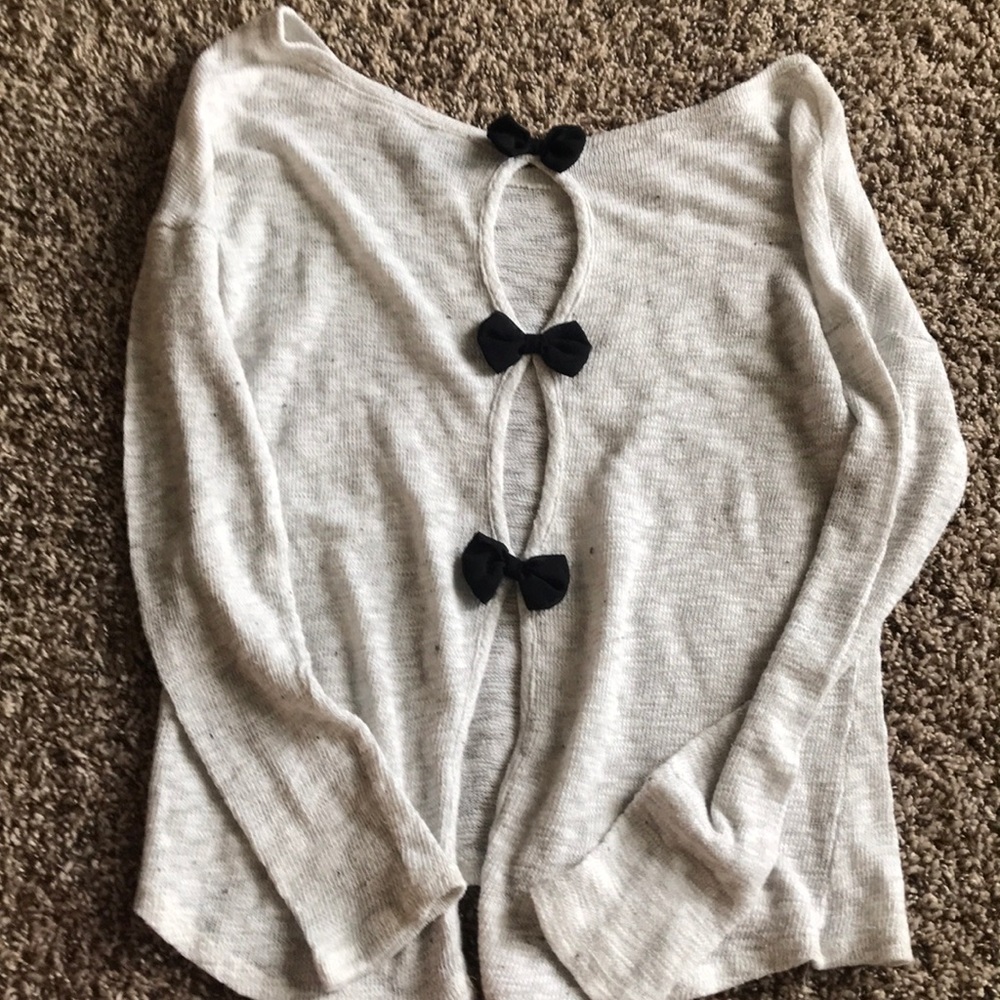 Daytrip bows on back sweater. Size medium.